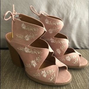 [charlotte russe] blush suede heels